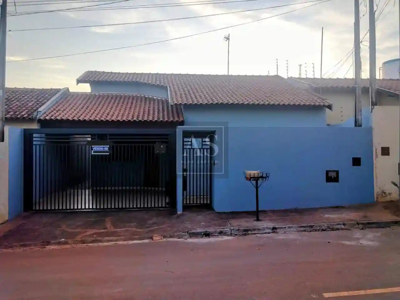 Casa com 3 quartos à venda, 200m² — foto 2 de 13