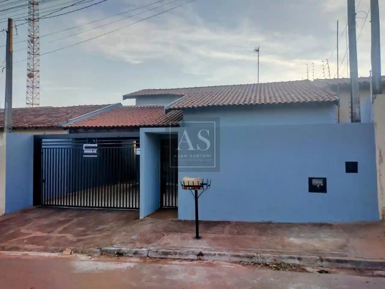 Casa com 3 quartos à venda, 200m² — foto 1 de 13