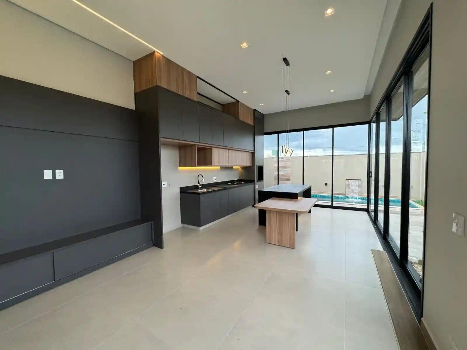 Casa de Condomínio com 3 quartos à venda, 159m² — foto 2 de 16