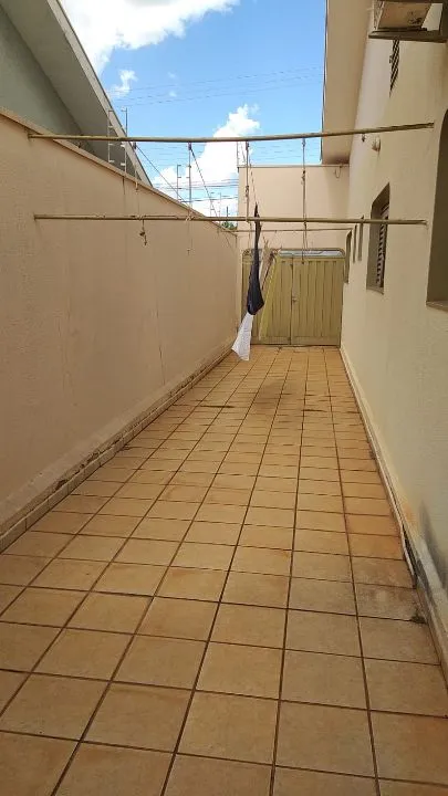 Casa à venda — foto 2 de 10