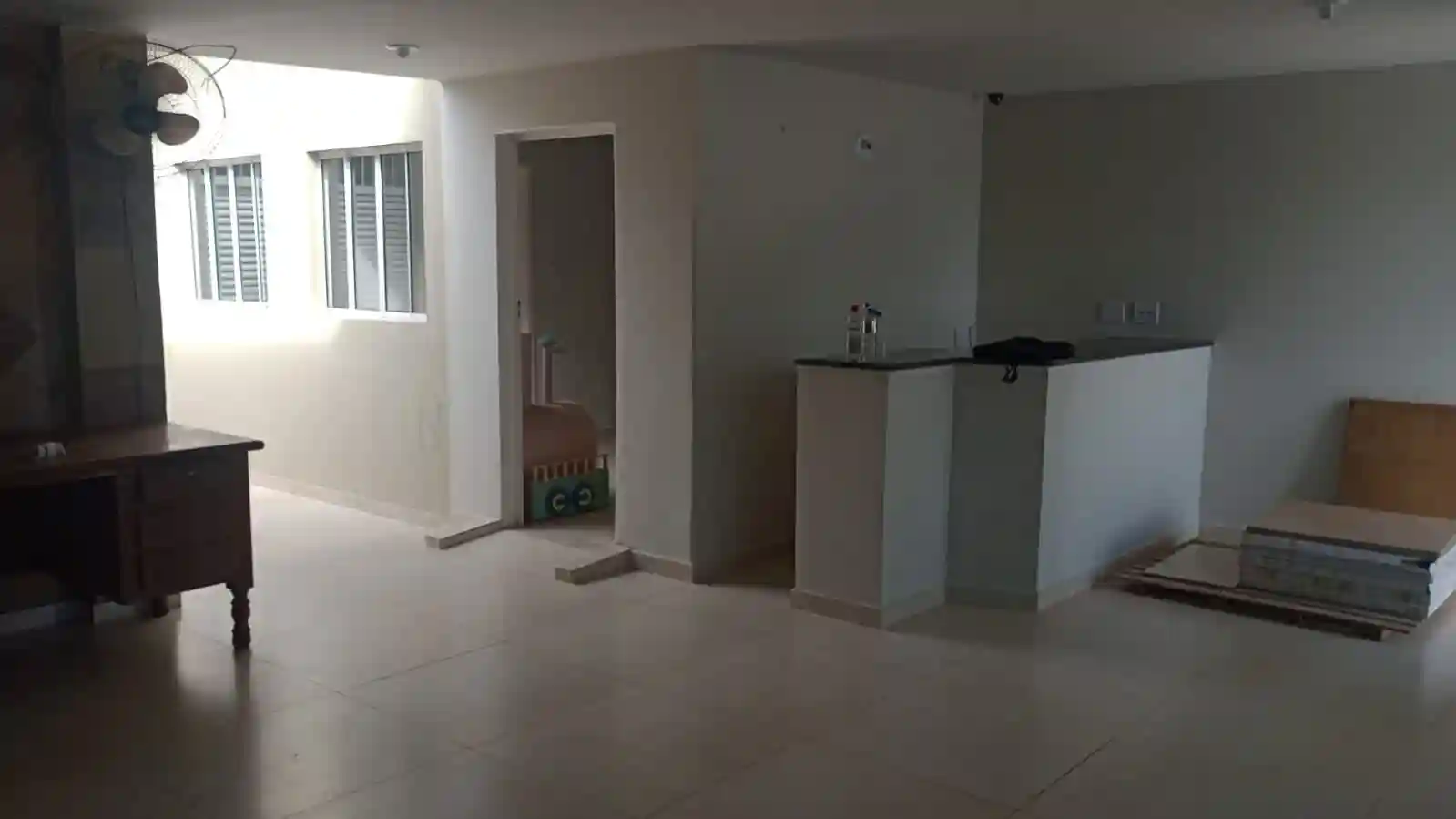 Casa Comercial com 5 quartos para aluguel, 240m² — foto 2 de 10
