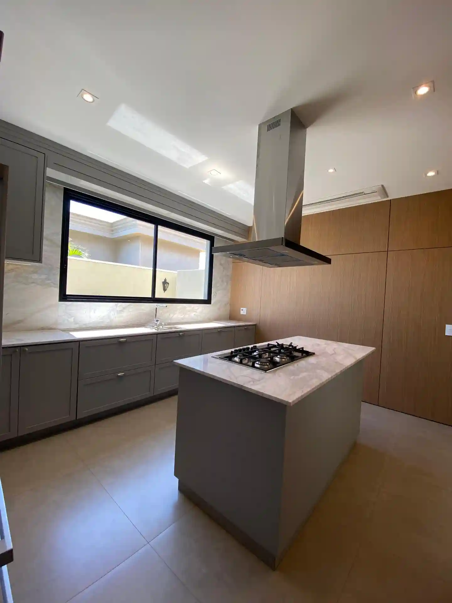 Casa de Condomínio com 4 quartos à venda, 565m² — foto 2 de 33