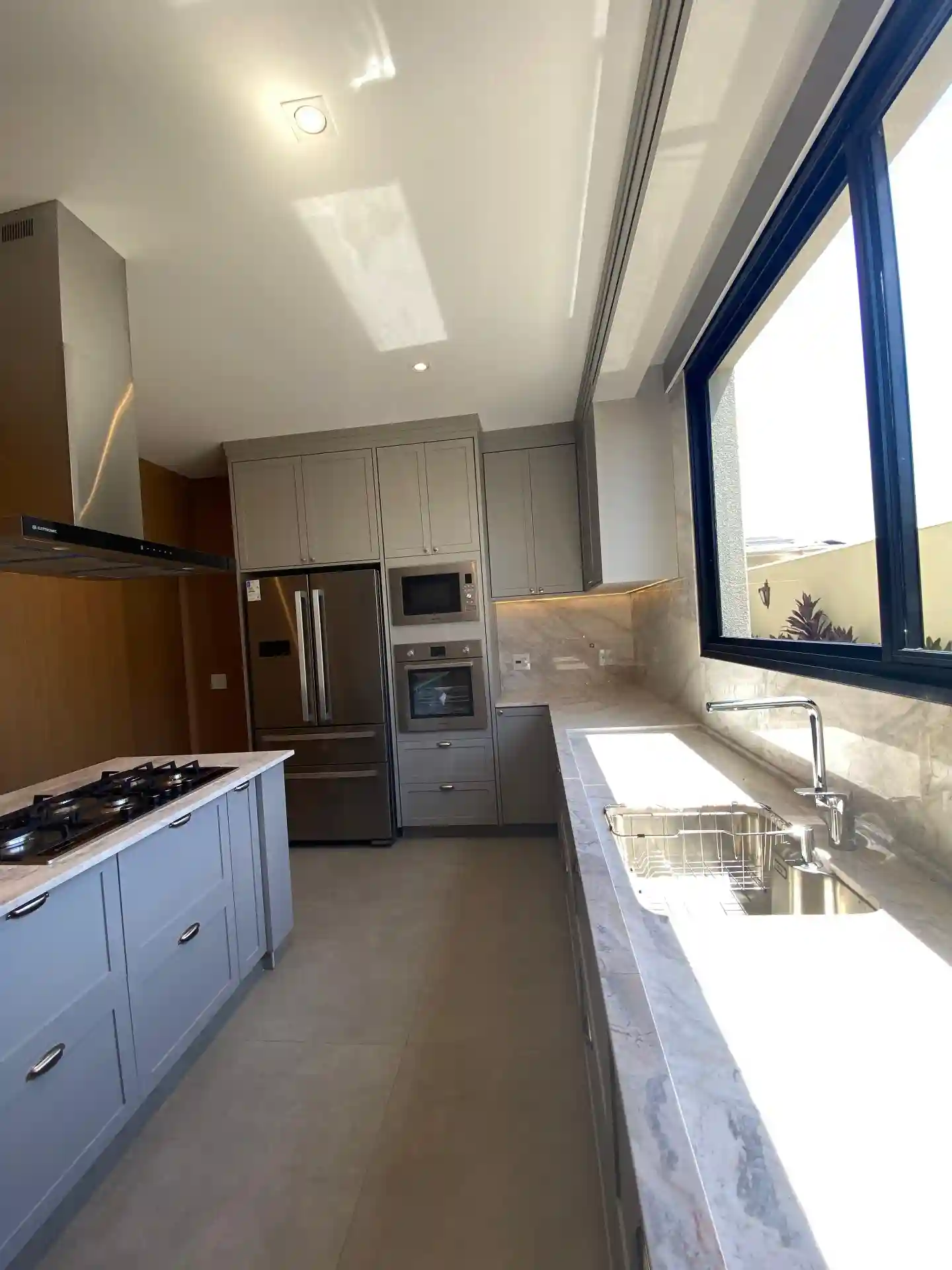Casa de Condomínio com 4 quartos à venda, 565m² — foto 3 de 33
