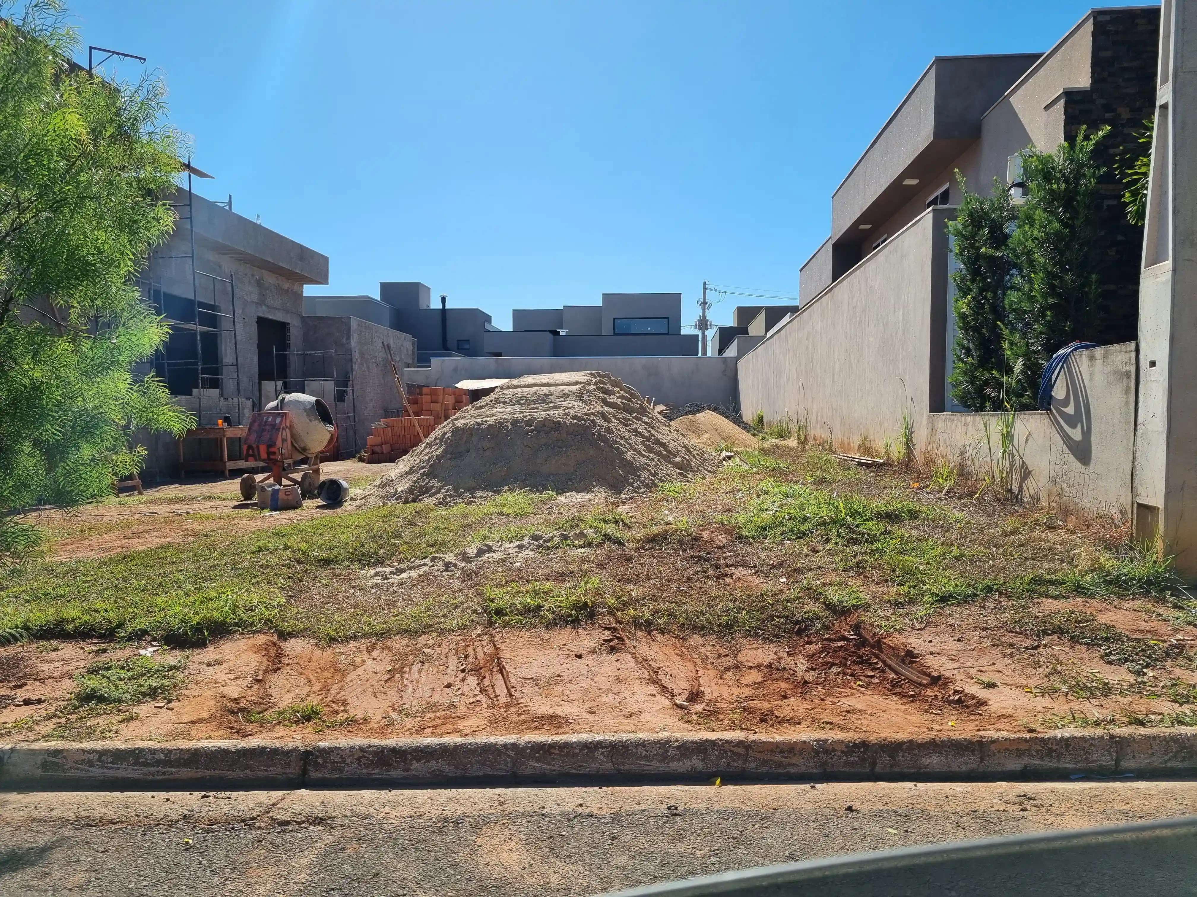 Terreno / Lote / Condomínio  à venda, 360m² — foto 1 de 2