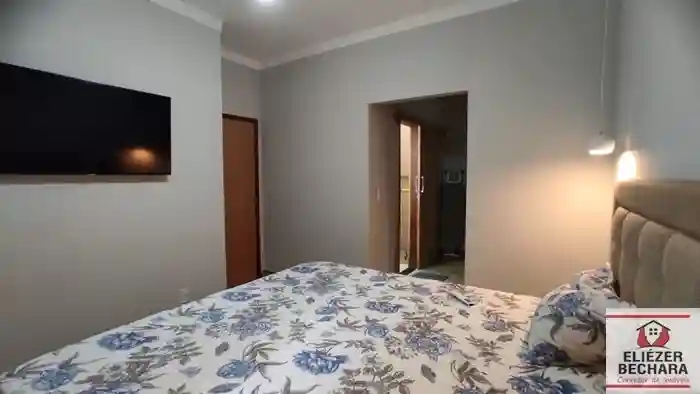 Casa com 3 quartos à venda, 130m² — foto 2 de 17