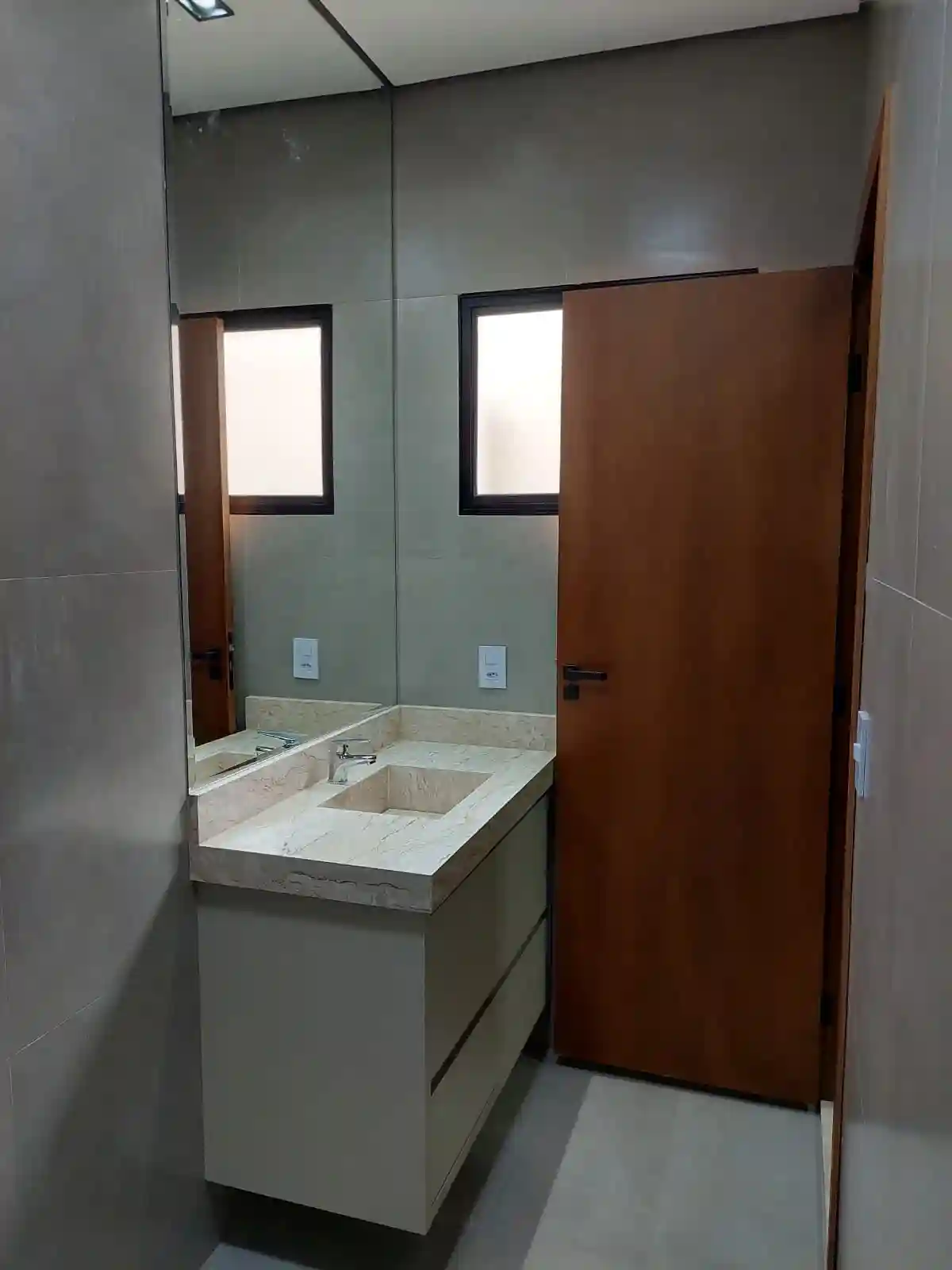 Casa de Condomínio com 3 quartos à venda, 253m² — foto 9 de 18