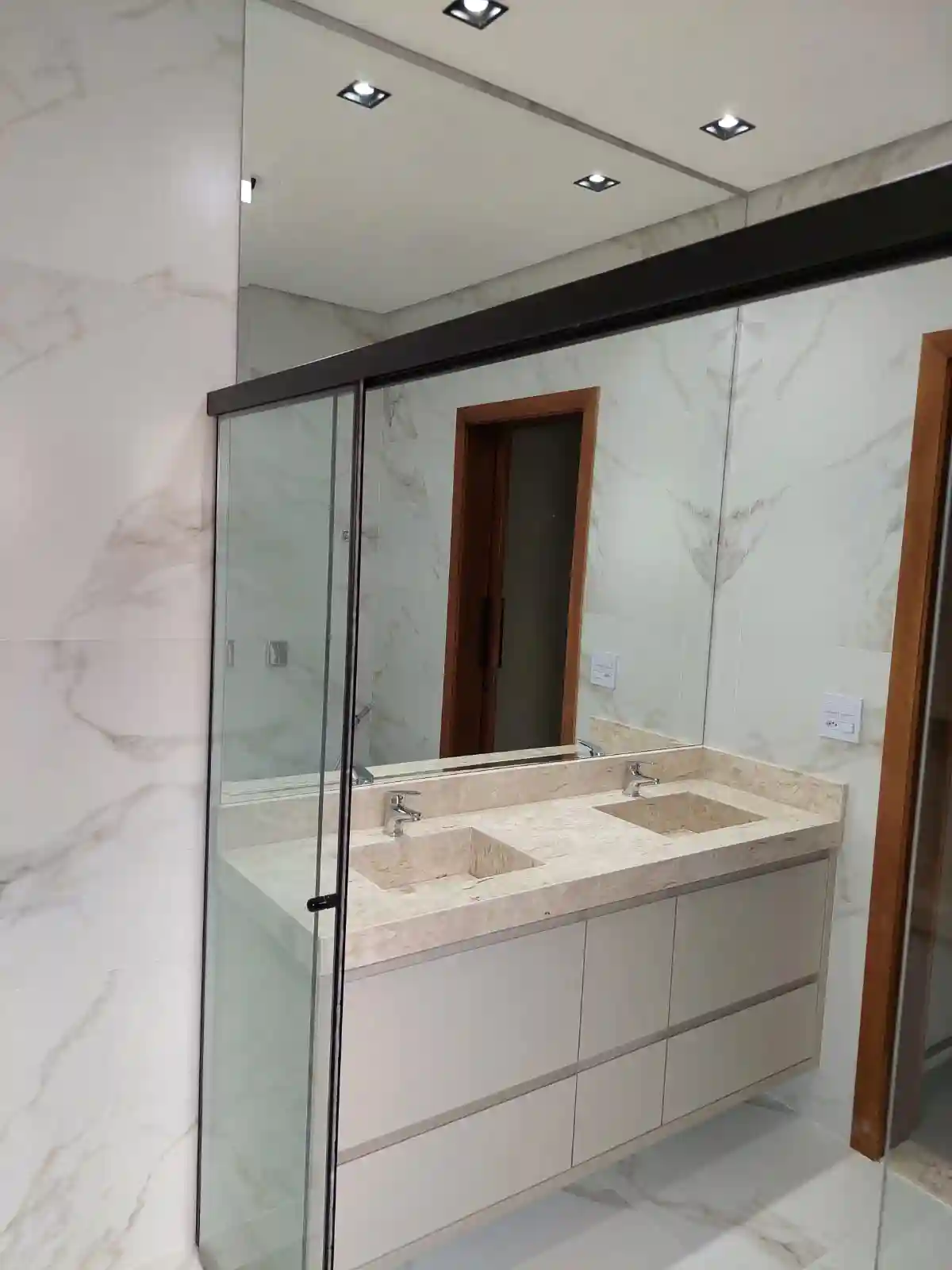 Casa de Condomínio com 3 quartos à venda, 253m² — foto 17 de 18