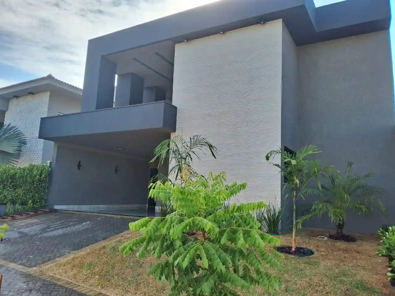 Casa de Condomínio com 3 quartos à venda, 204m² — foto 2 de 3