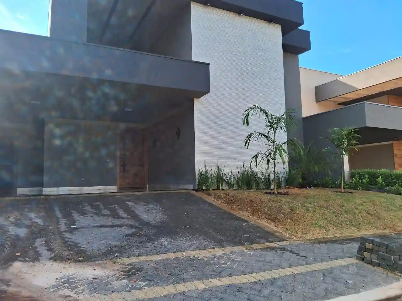 Casa de Condomínio com 3 quartos à venda, 204m² — foto 3 de 3