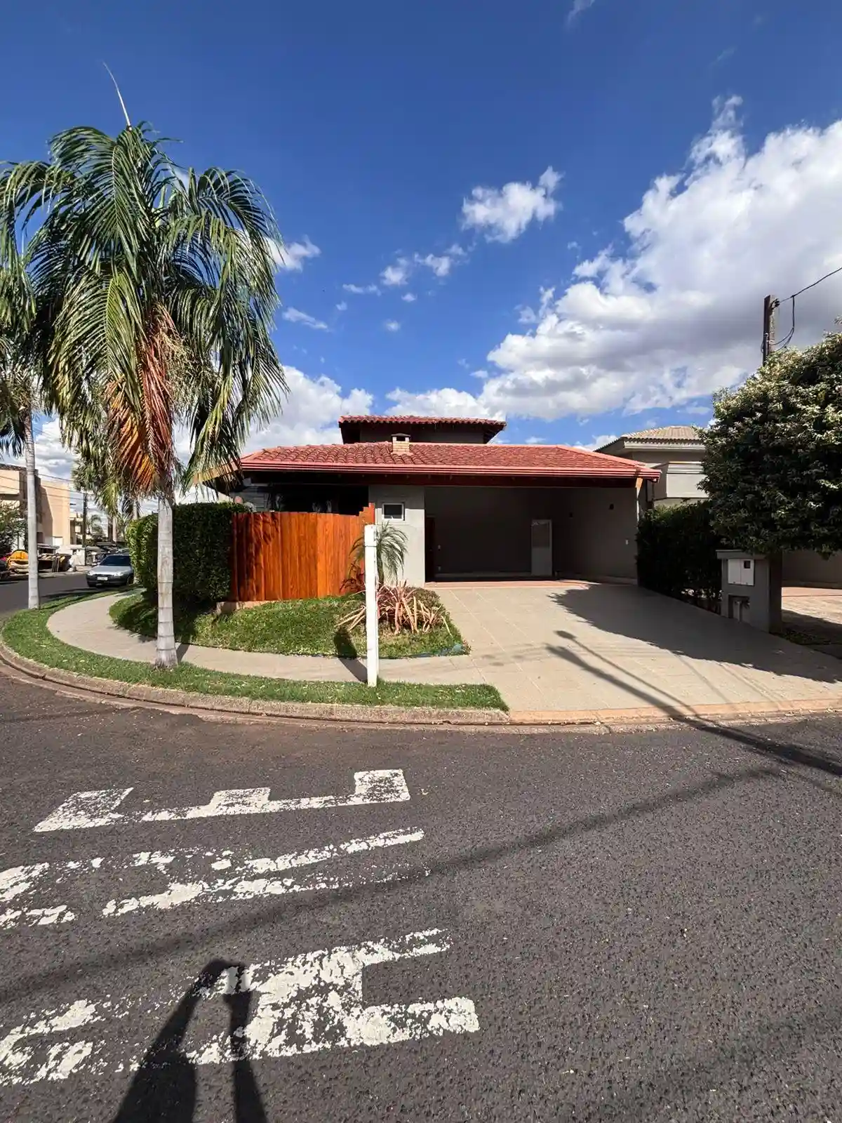 Casa de Condomínio com 3 quartos à venda, 415m² — foto 2 de 33
