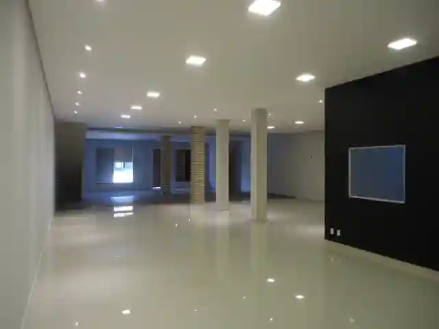 Loja / Salão / Ponto Comercial para aluguel — foto 1 de 25