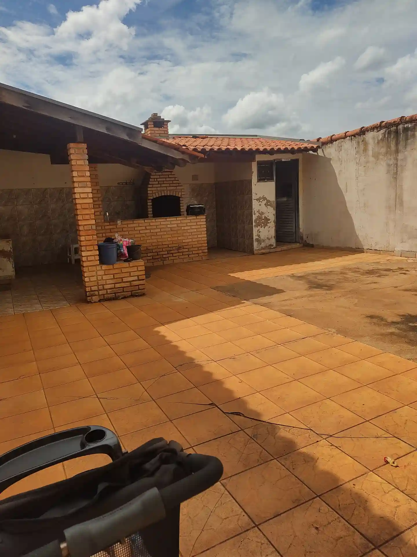Casa com 3 quartos à venda, 9765m² — foto 2 de 3
