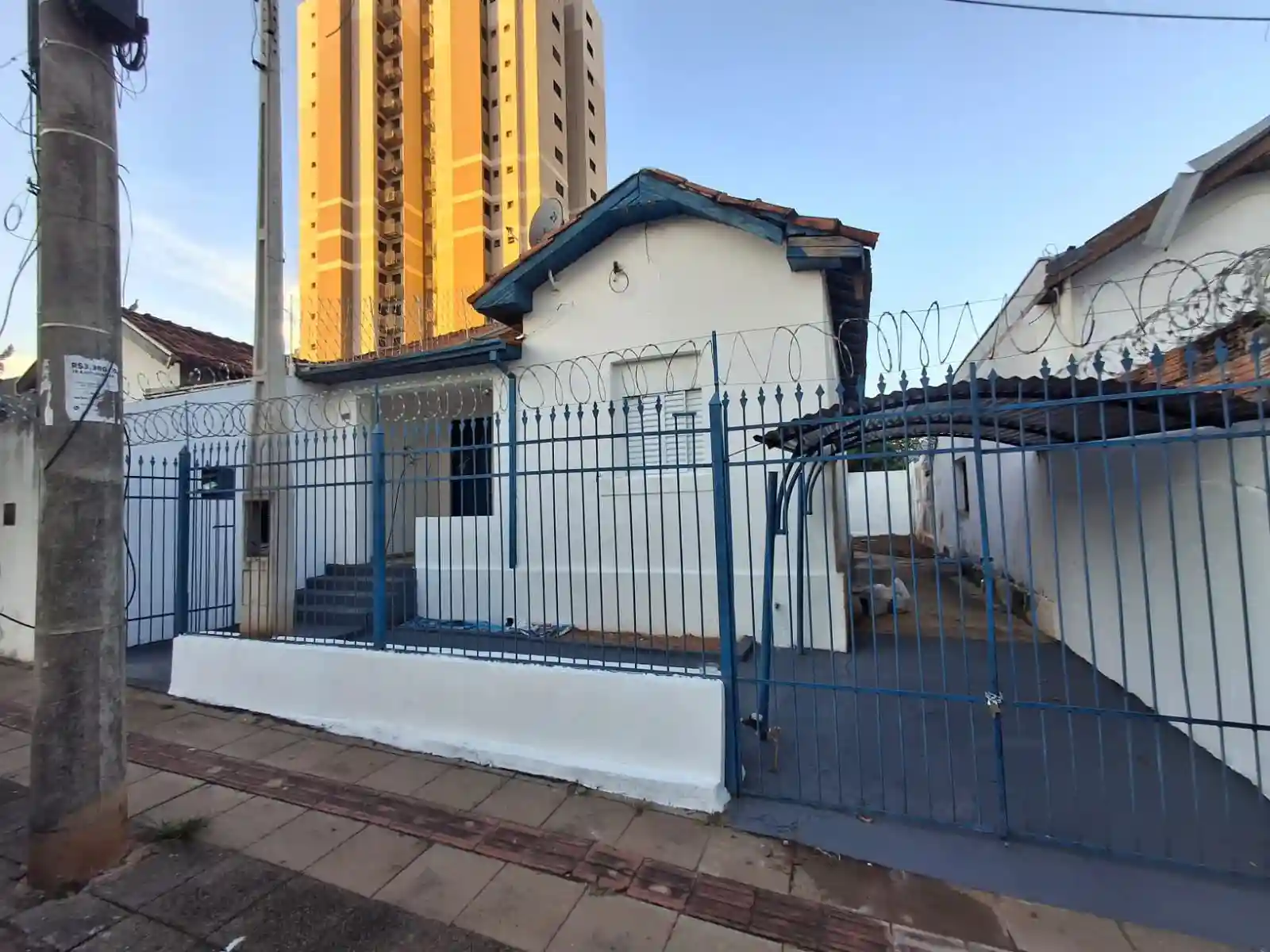 Casa com 2 quartos para aluguel, 90m² — foto 1 de 9