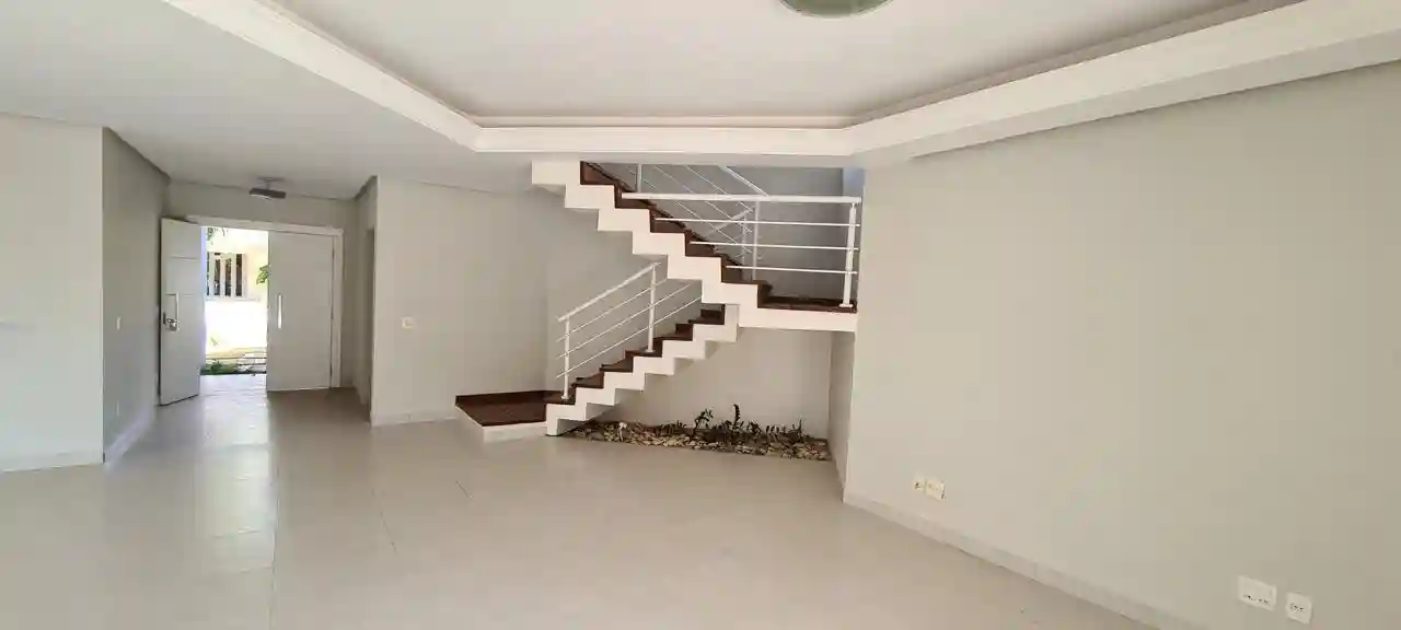 Casa de Condomínio com 3 quartos à venda, 240m² — foto 3 de 7