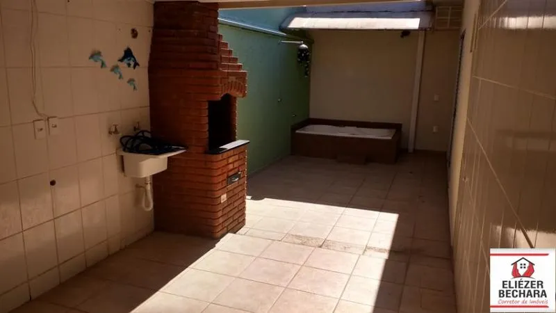 Casa à venda — foto 1 de 4