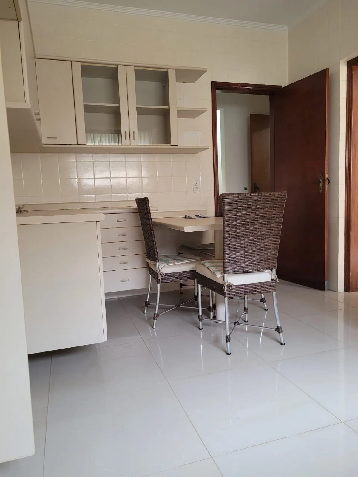 Apartamento com 3 quartos à venda, 140m² — foto 1 de 27