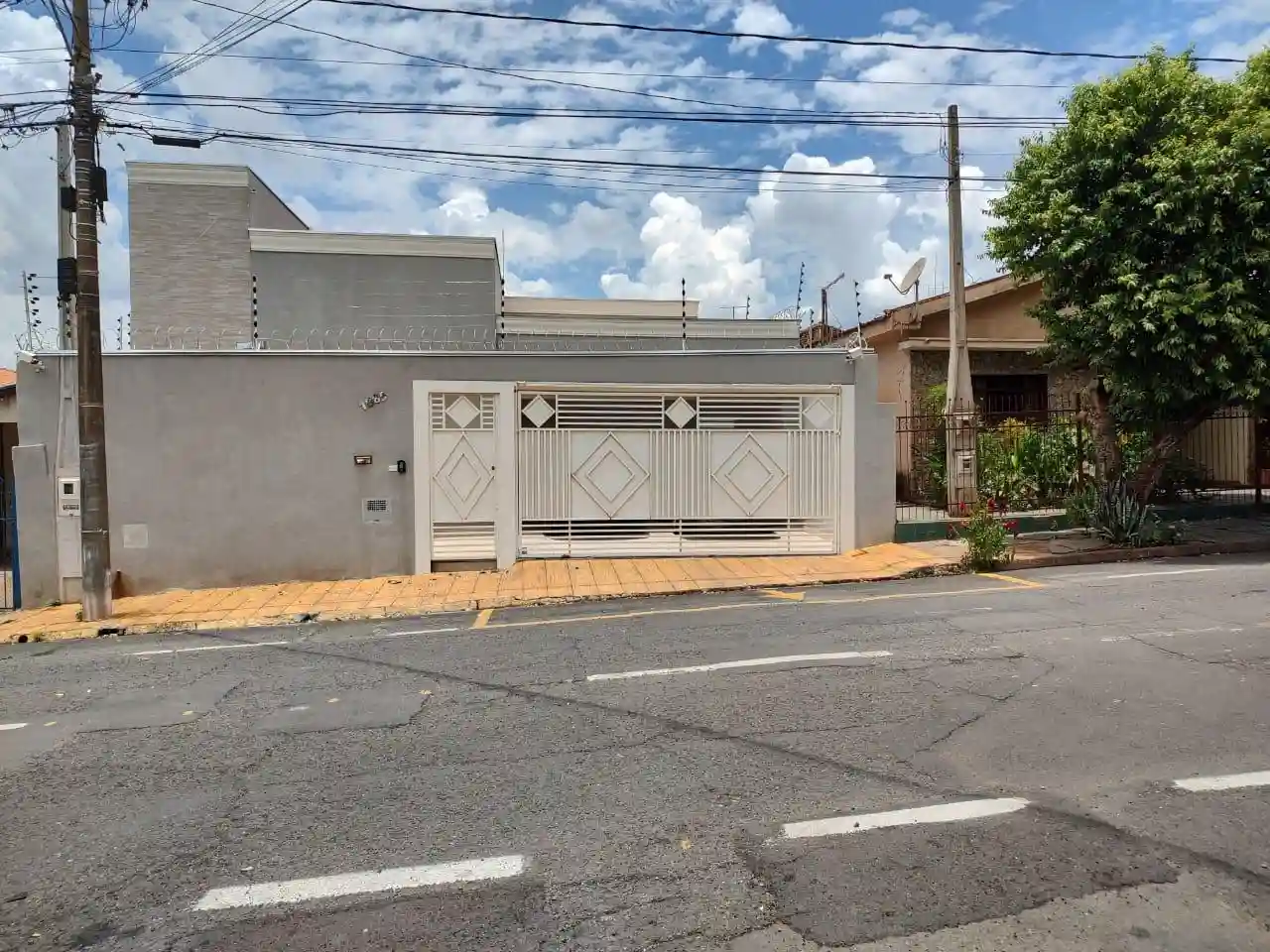 Casa com 3 quartos à venda, 170m² — foto 1 de 32