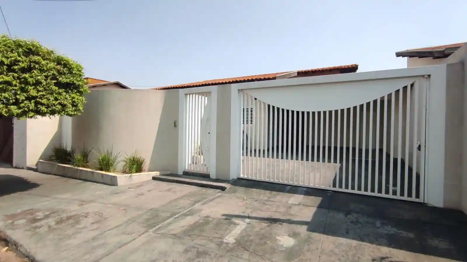 Casa com 4 quartos à venda, 193m² — foto 2 de 27