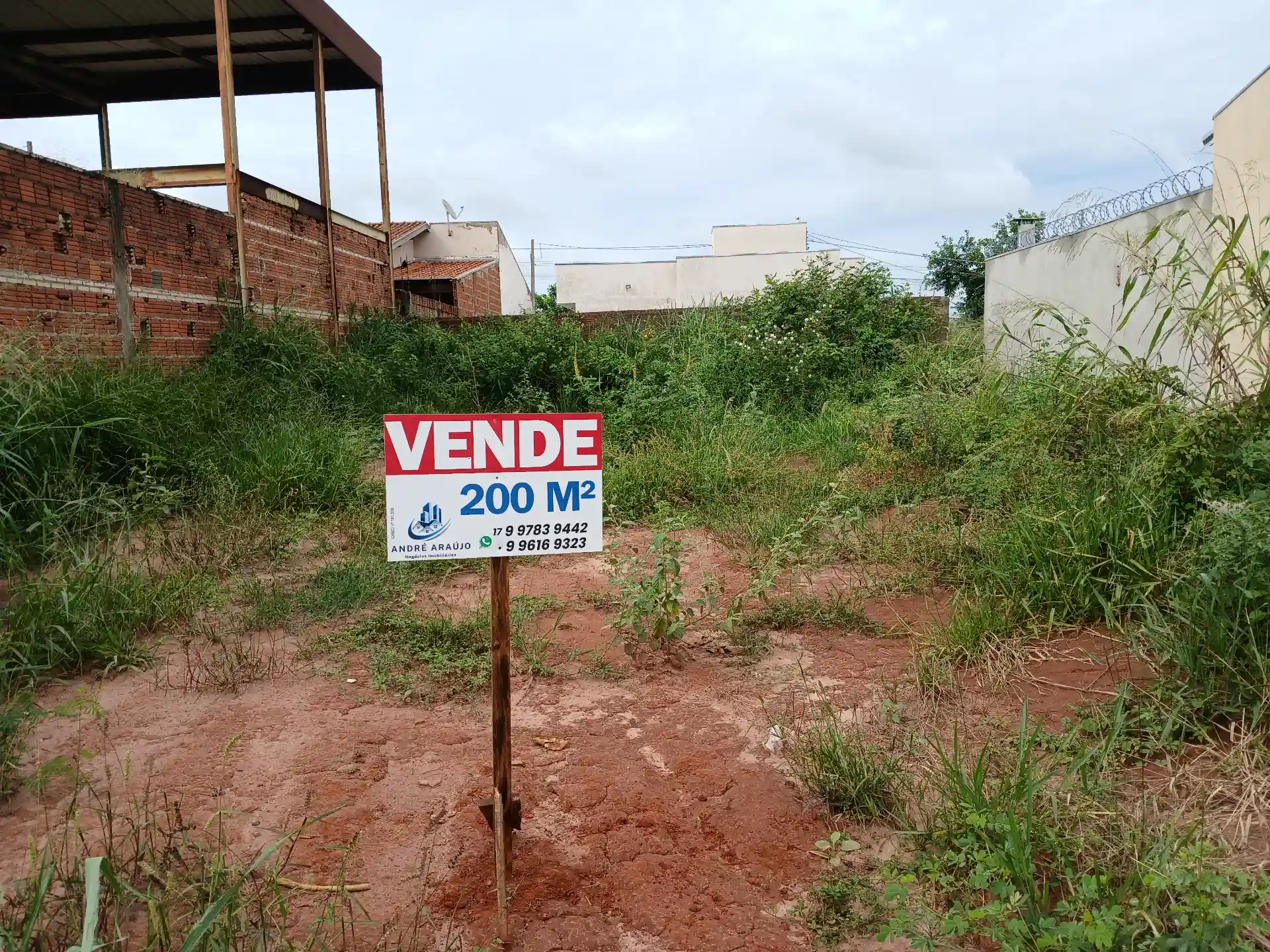 Terreno / Lote / Condomínio  à venda, 220m² — foto 2 de 8