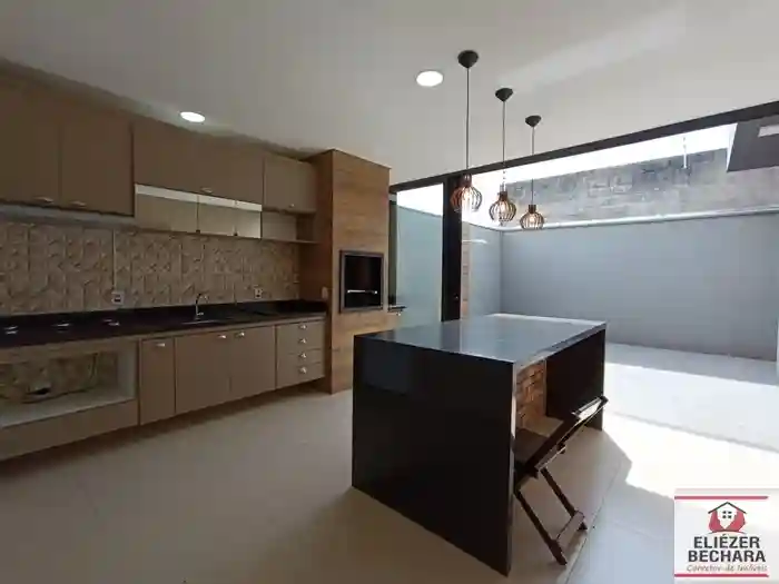 Casa com 3 quartos à venda, 120m² — foto 1 de 13