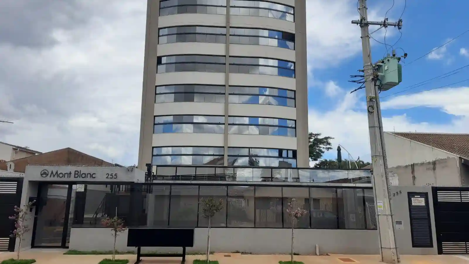 Apartamento com 3 quartos à venda, 135m² — foto 1 de 22
