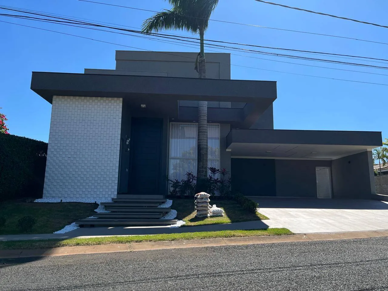 Casa de Condomínio com 4 quartos à venda, 270m² — foto 2 de 43