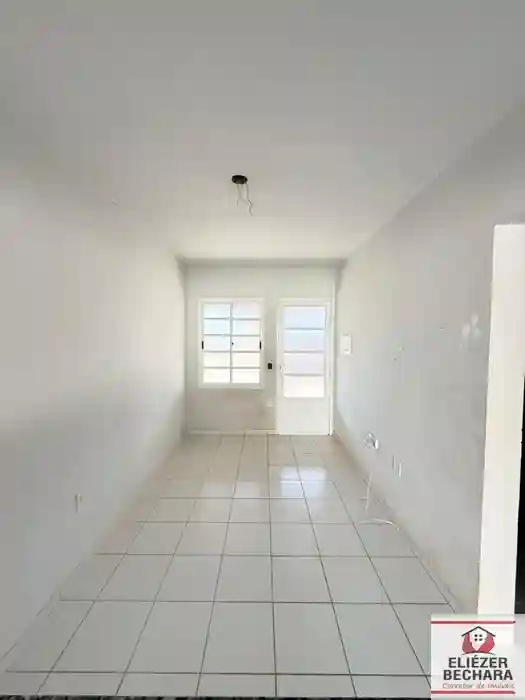 Casa com 2 quartos à venda, 78m² — foto 2 de 24