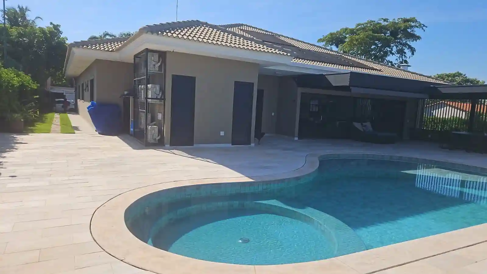 Casa de Condomínio com 4 quartos à venda, 525m² — foto 2 de 22