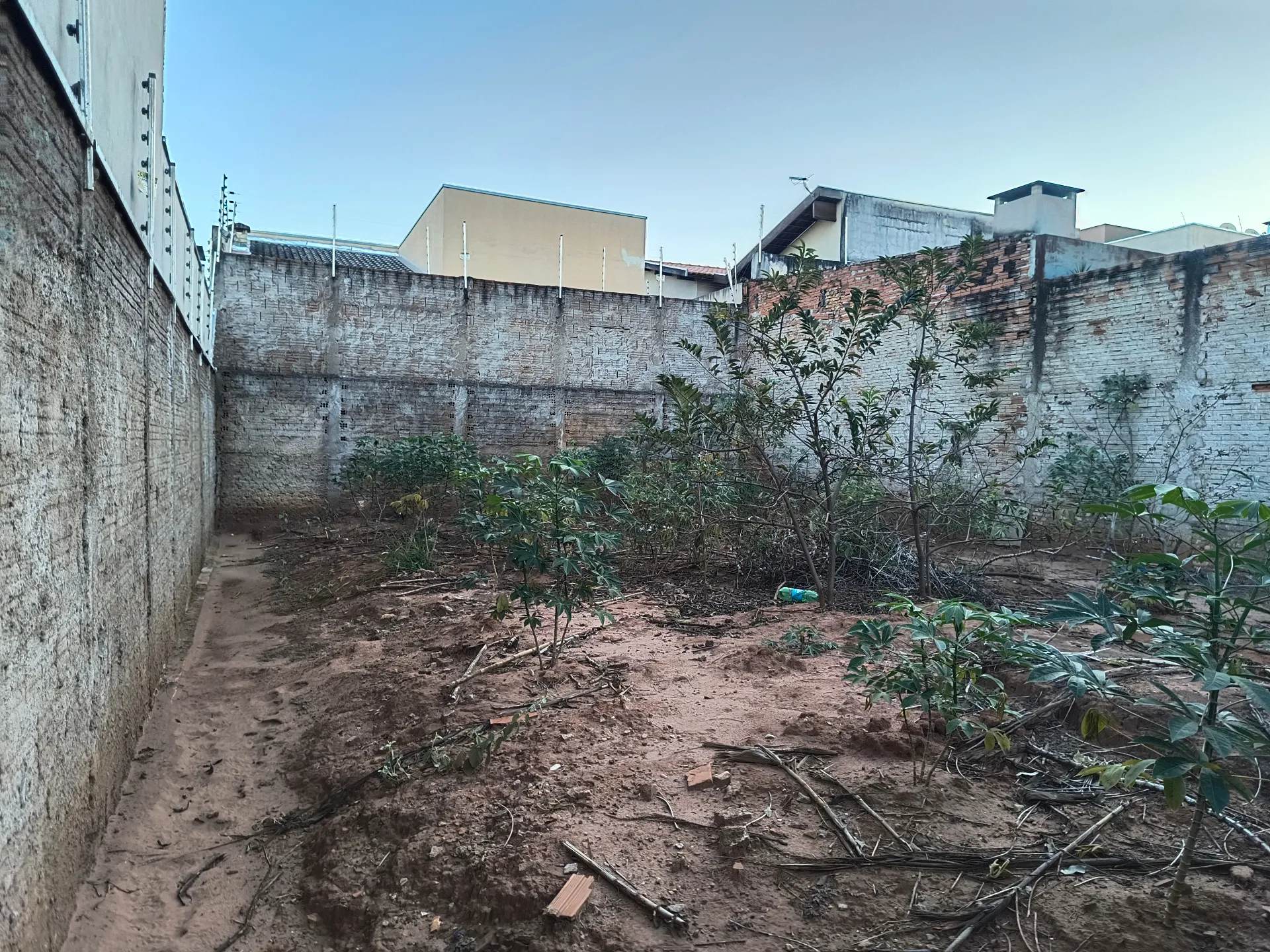 Terreno / Lote / Condomínio à venda, 200m² — foto 2 de 5