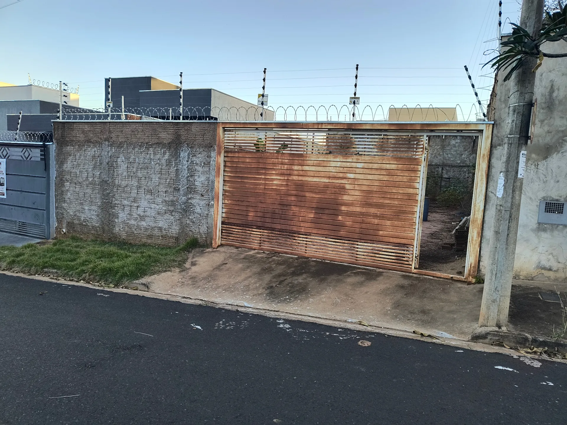 Terreno / Lote / Condomínio à venda, 200m² — foto 1 de 5