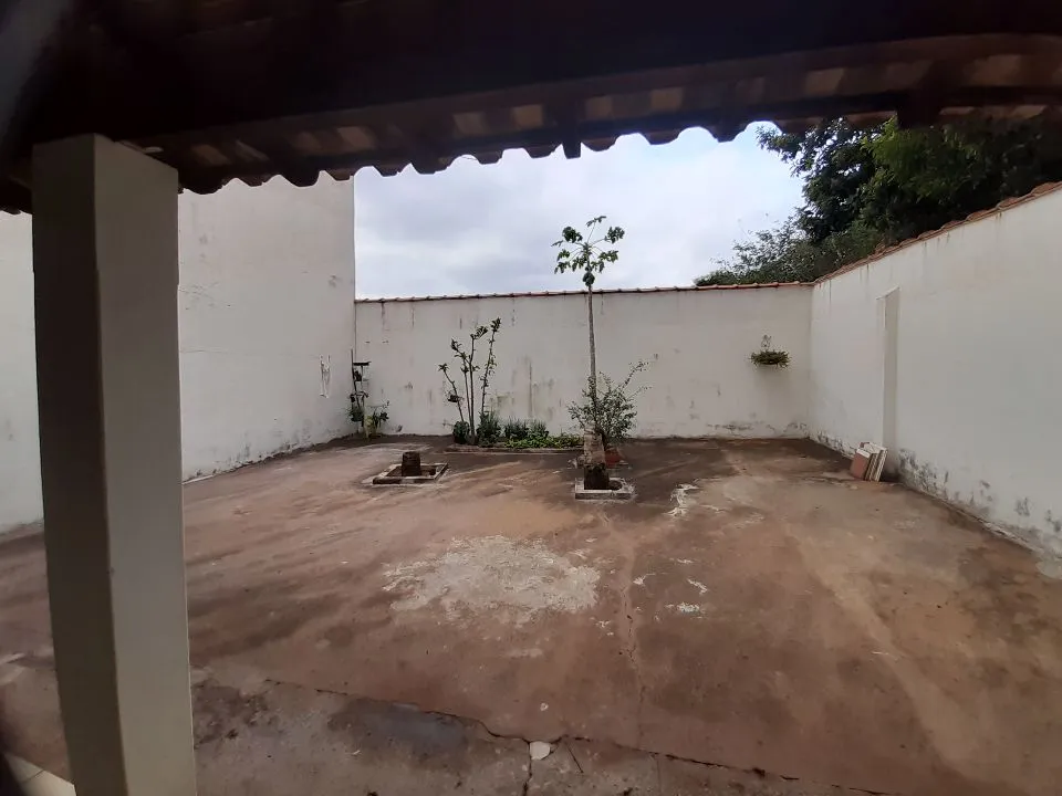 Casa com 3 quartos à venda, 300m² — foto 2 de 7