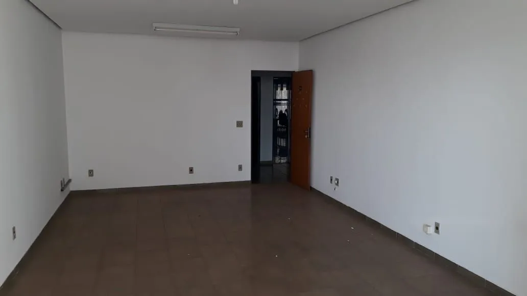 Loja / Salão / Ponto Comercial  para aluguel, 30m² — foto 2 de 3