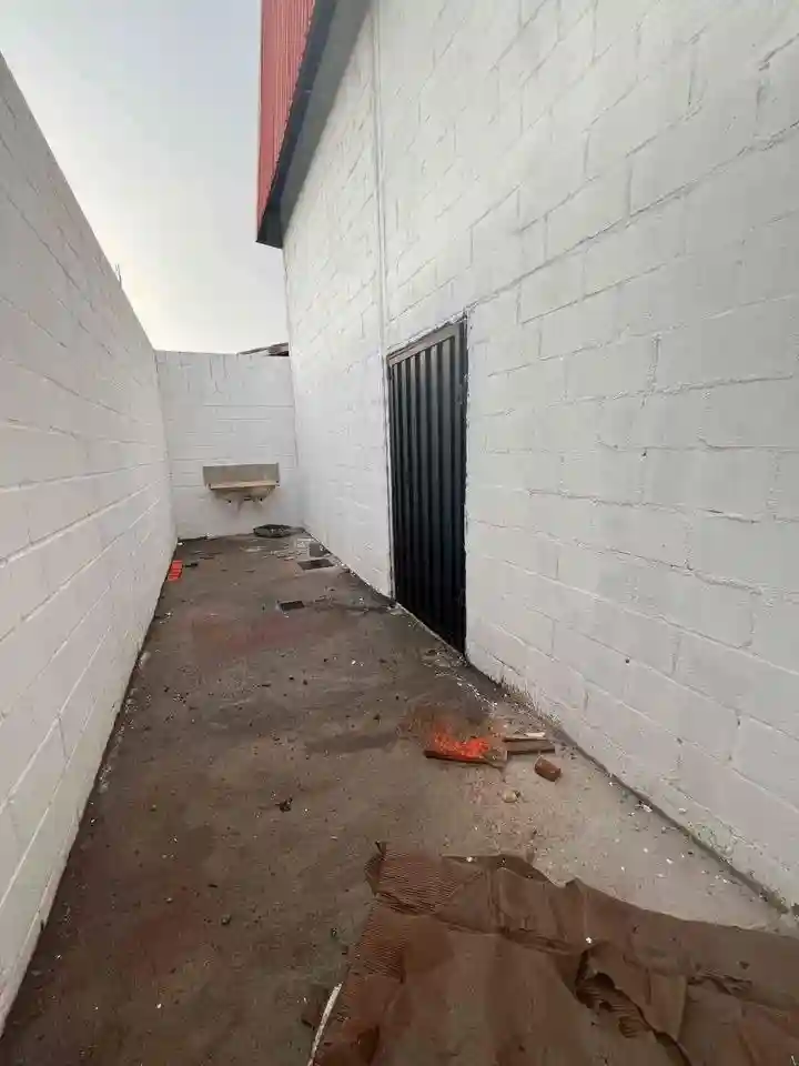 Galpão / Depósito / Armazém  para aluguel, 390m² — foto 4 de 4