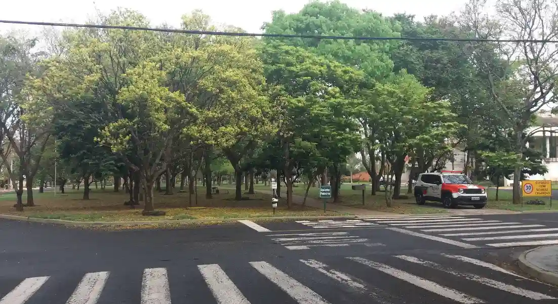 Terreno / Lote / Condomínio  à venda, 976m² — foto 3 de 5