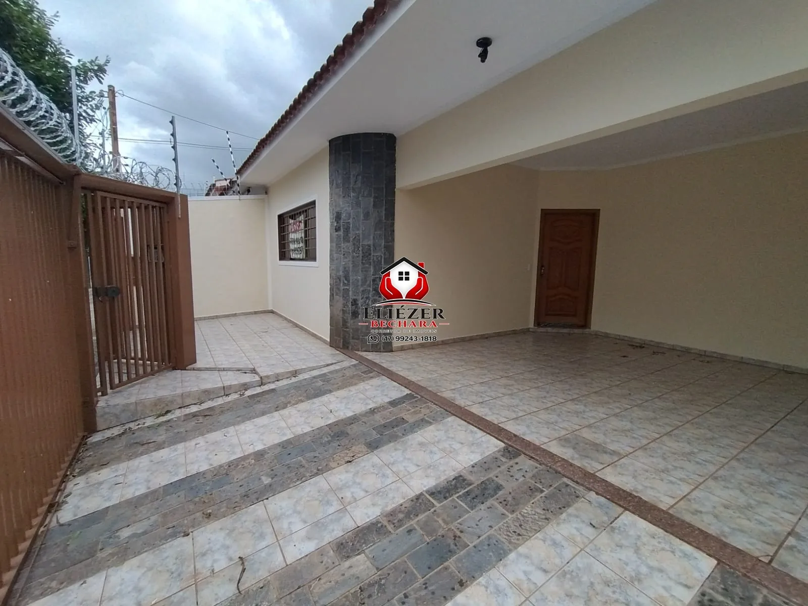 Casa com 3 quartos à venda, 165m² — foto 2 de 35