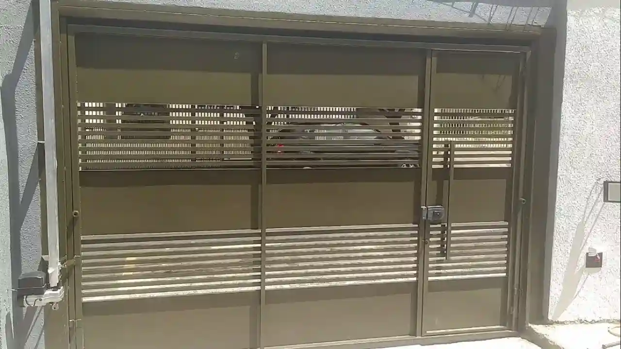Casa com 3 quartos à venda, 80m² — foto 2 de 4