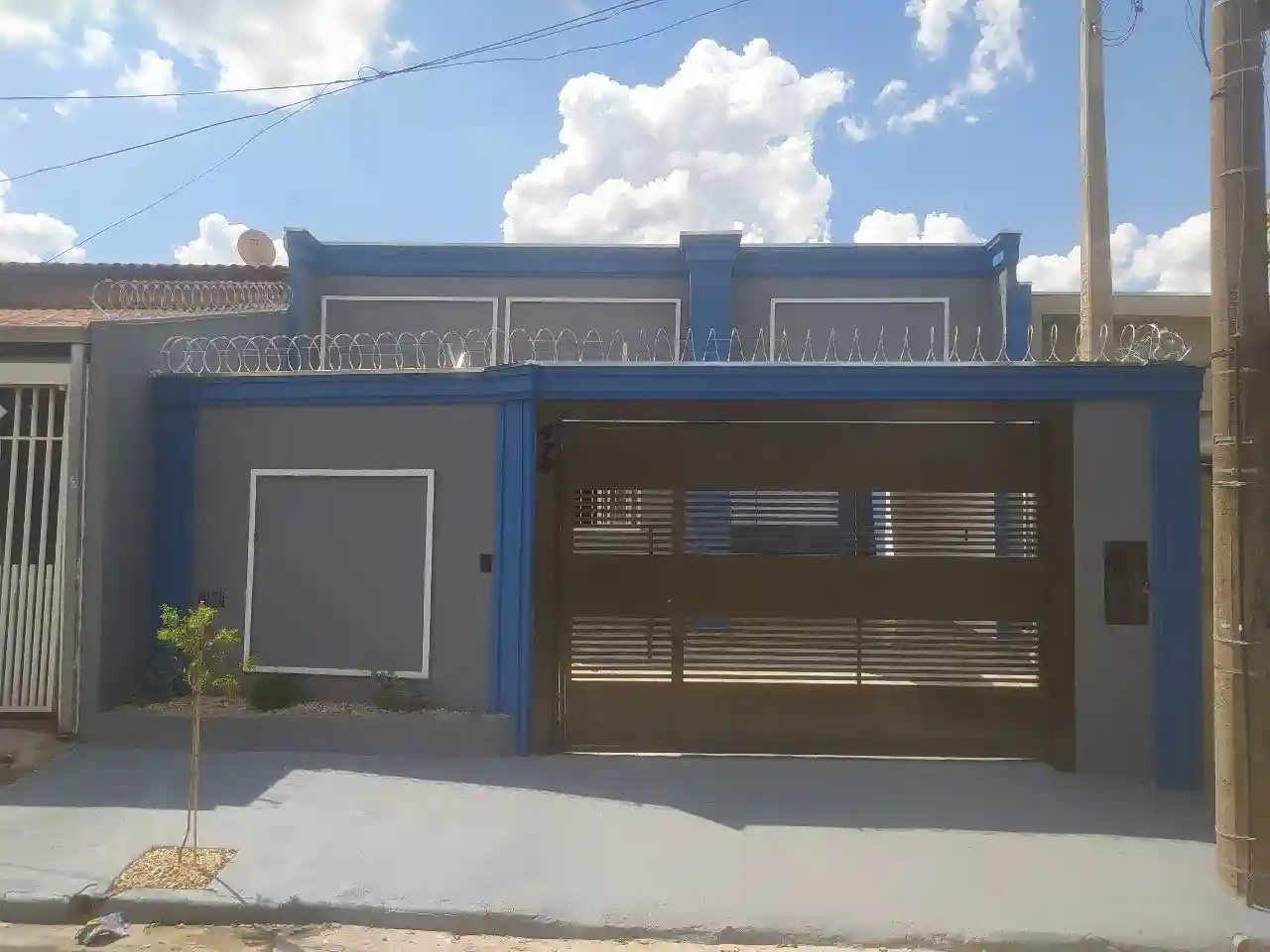Casa com 3 quartos à venda, 80m² — foto 1 de 4