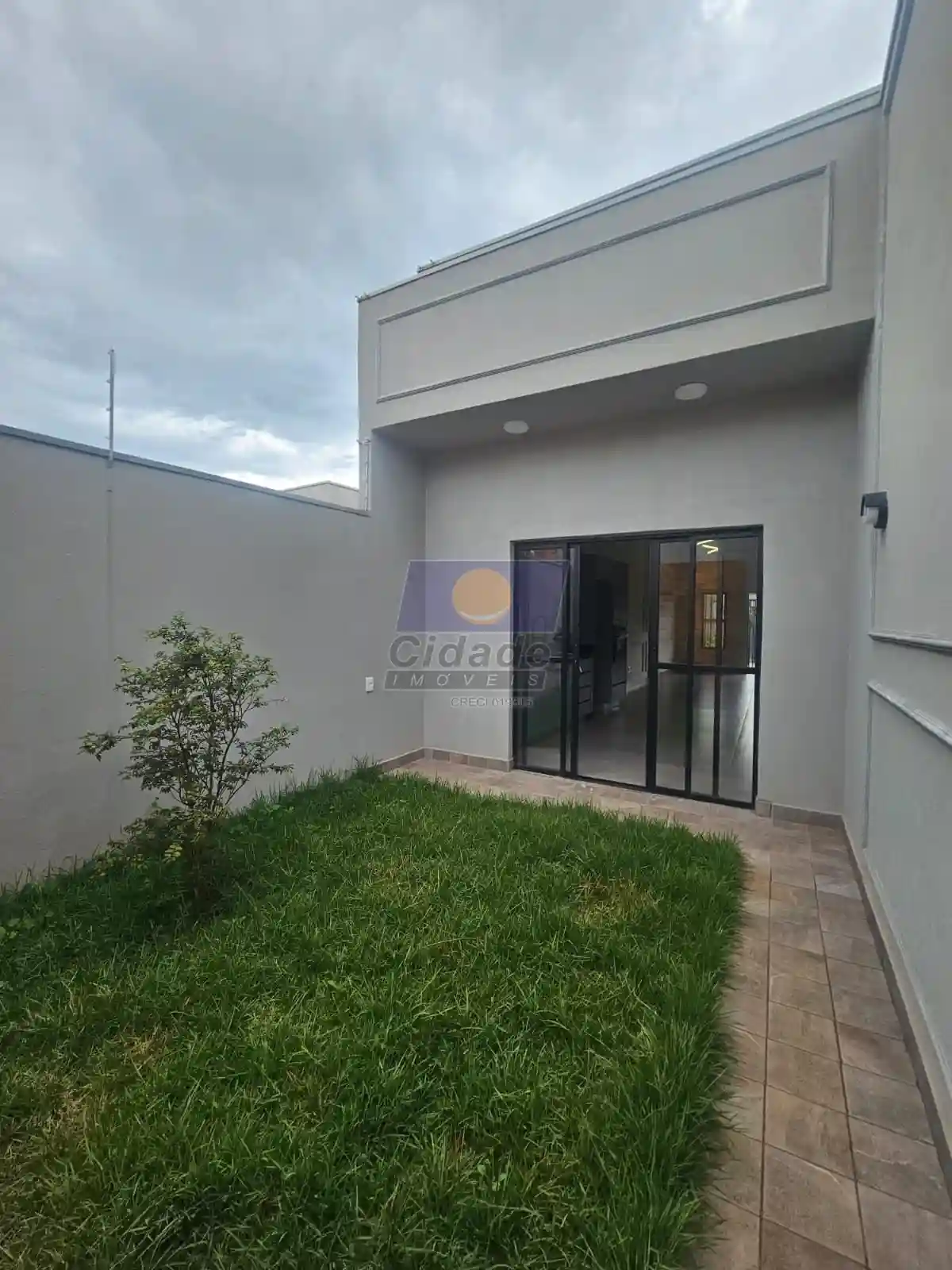 Casa com 3 quartos à venda, 108m² — foto 2 de 14
