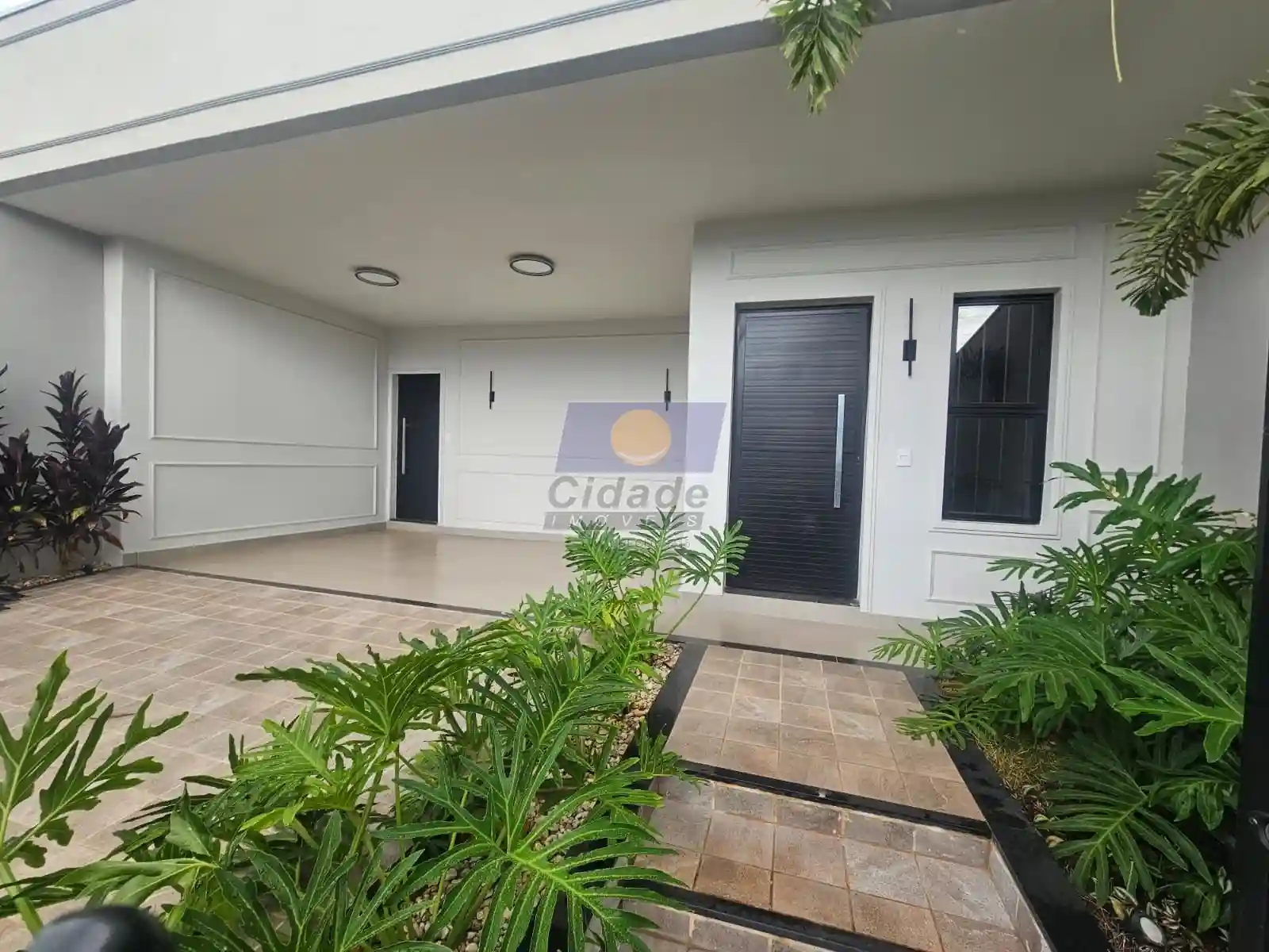 Casa com 3 quartos à venda, 108m² — foto 1 de 14