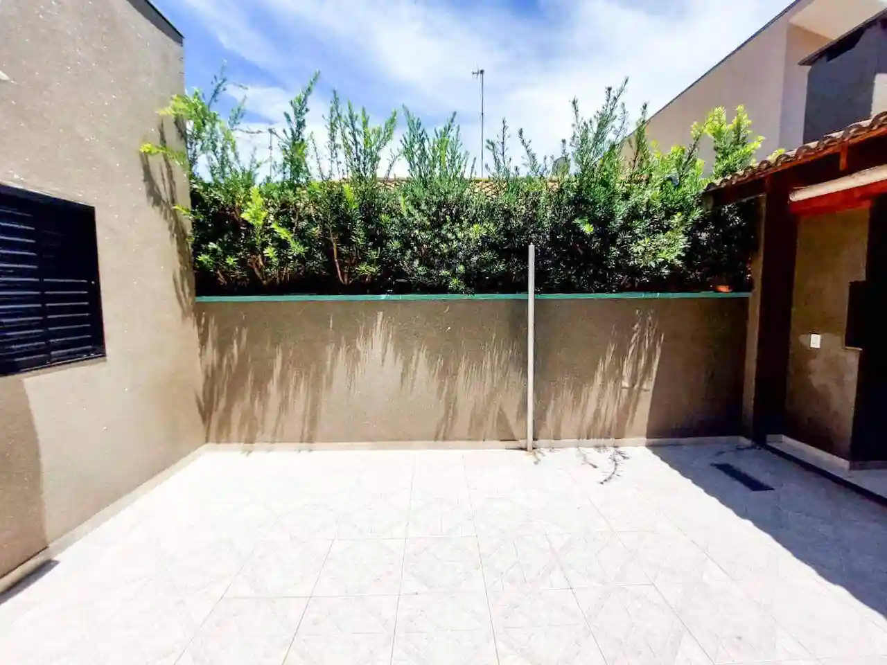 Casa de Condomínio com 3 quartos à venda, 200m² — foto 3 de 36
