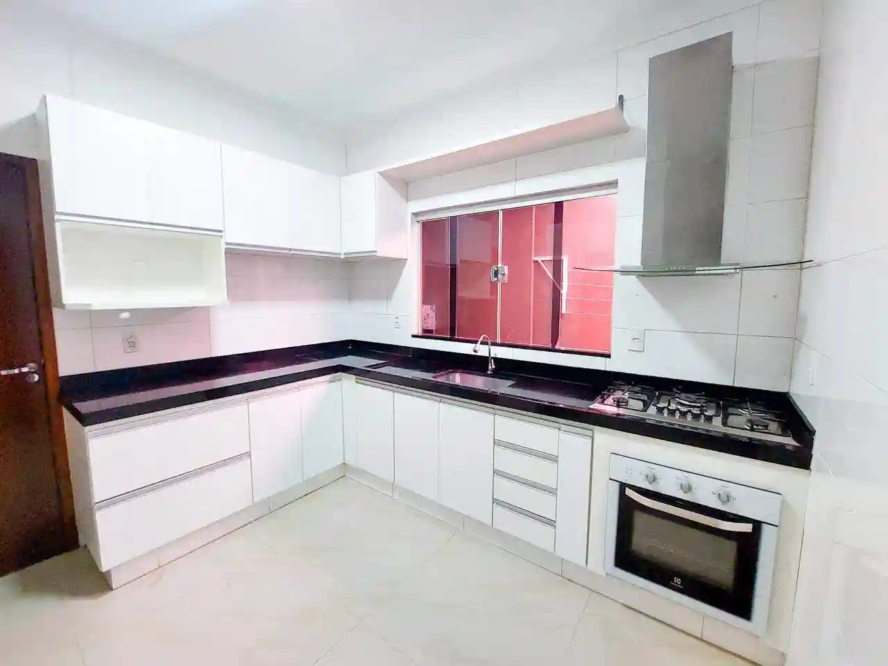 Casa de Condomínio com 3 quartos à venda, 200m² — foto 17 de 36