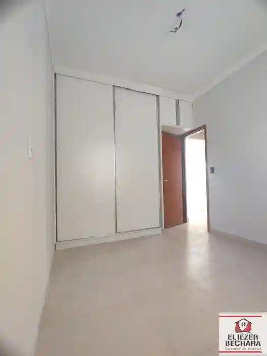 Casa com 2 quartos à venda, 200m² — foto 2 de 7