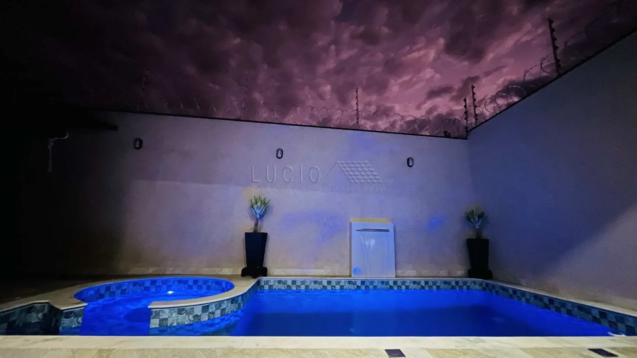 Casa com 3 quartos à venda, 265m² — foto 1 de 5