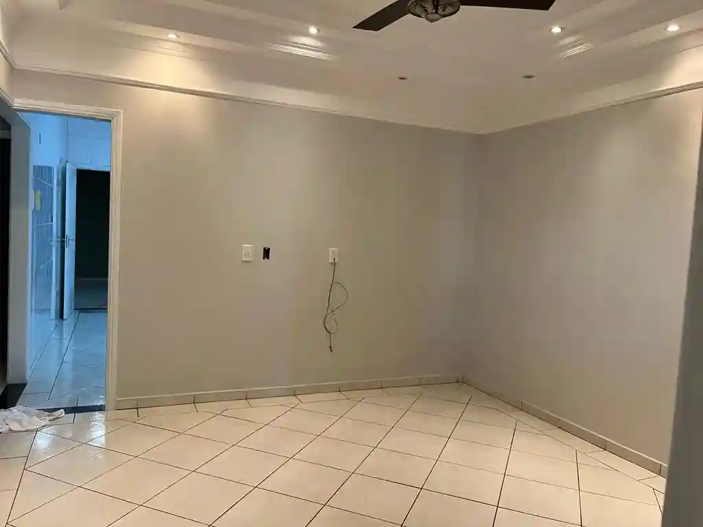 Casa com 3 quartos à venda, 200m² — foto 3 de 8