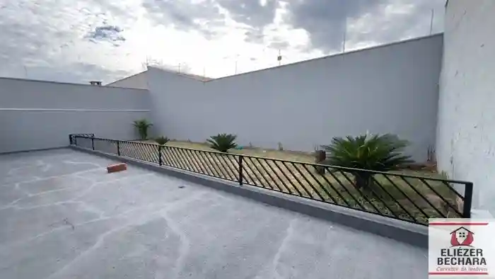 Casa com 3 quartos à venda, 200m² — foto 2 de 24