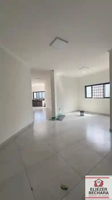Casa com 3 quartos à venda, 200m² — foto 1 de 24
