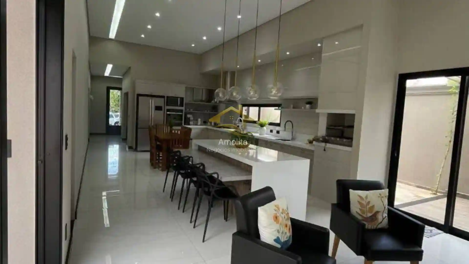 Casa de Condomínio com 3 quartos à venda, 198m² — foto 1 de 31