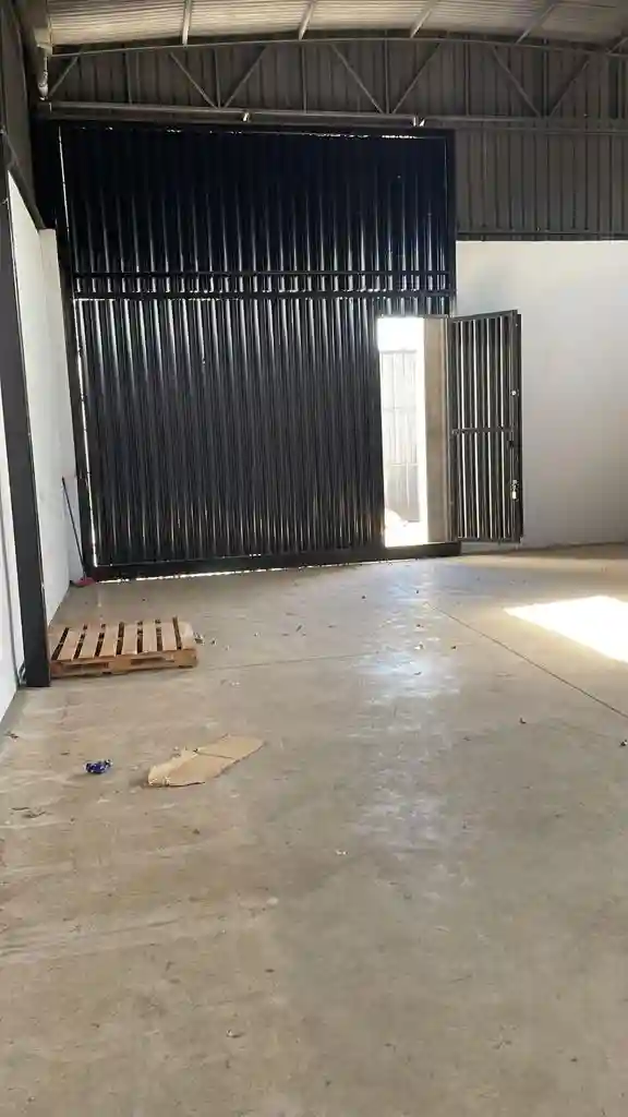 Galpão / Depósito / Armazém  para aluguel, 180m² — foto 7 de 9