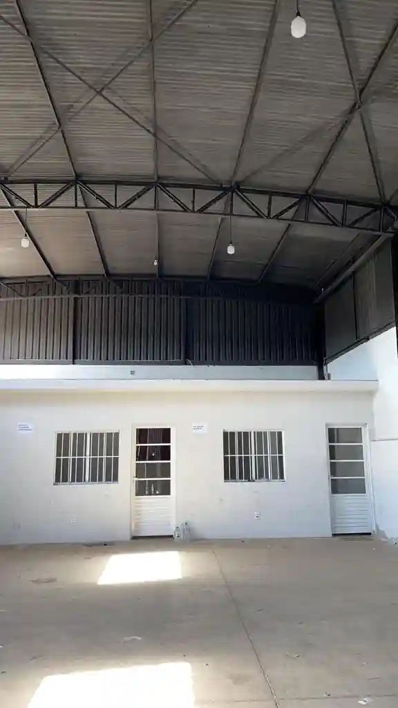 Galpão / Depósito / Armazém  para aluguel, 180m² — foto 4 de 9