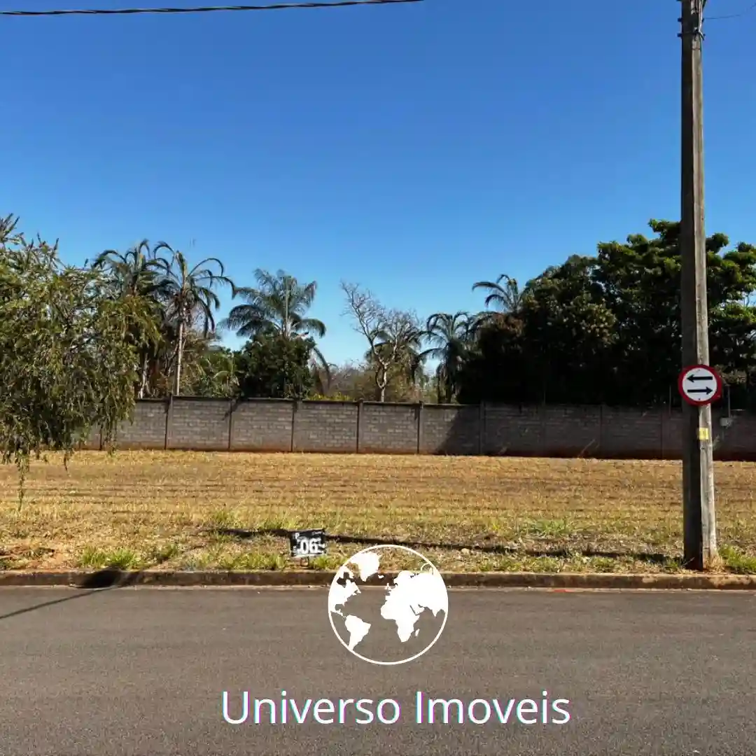 Terreno / Lote / Condomínio  à venda, 233m² — foto 1 de 4